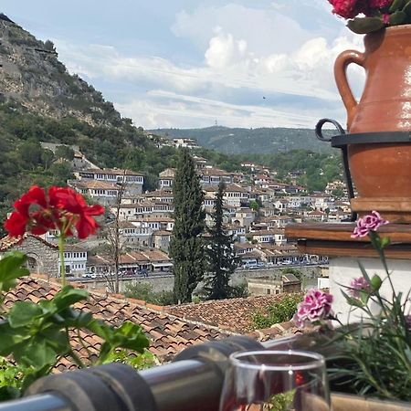 Oda E Skulptorit-Unesco Quarter Berat Luaran gambar