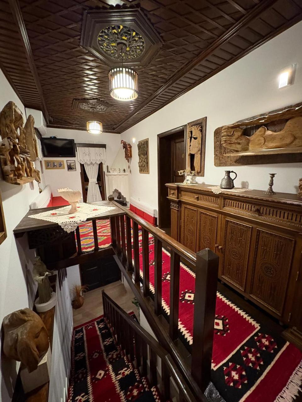 Oda E Skulptorit-Unesco Quarter Berat Luaran gambar